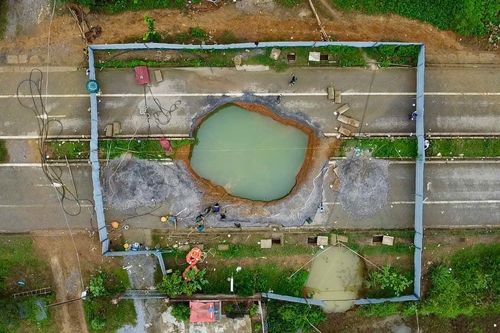 'Hố tử thần' ở Bắc Kạn tiếp tục mở rộng, việc tìm kiếm nạn nhân càng gian nan