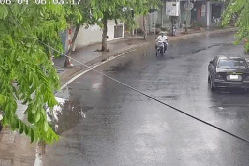 Xe máy tông vào tường nhà dân khiến 2 sinh viên nước ngoài thương vong ở Cần Thơ