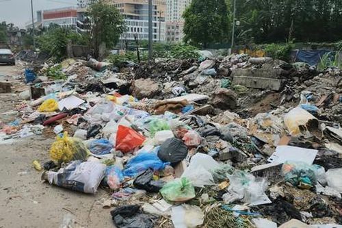 Hà Nội: Rác thải tràn lan tại dự án đường Vũ Quỳnh nối Lê Đức Thọ - Phạm Hùng ở quận Nam Từ Liêm