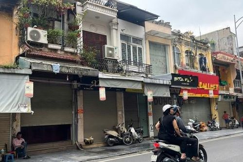 Hàng loạt cửa hàng 'hái ra tiền' trên phố cổ Hà Nội đóng cửa: Chuyện gì đang xảy ra?