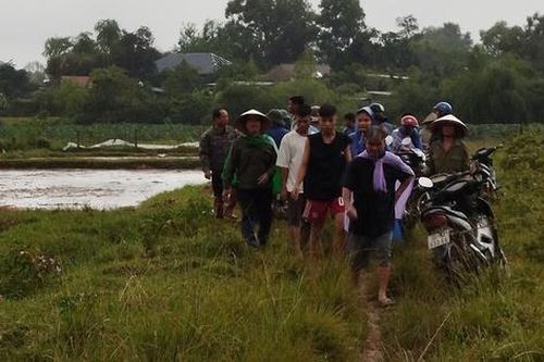 Người đàn ông bị sét đánh tử vong khi đang gieo mạ