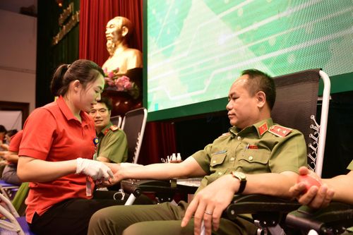 Công an Hà Nội phát động Hành trình 'Giọt máu nghĩa tình' năm 2025