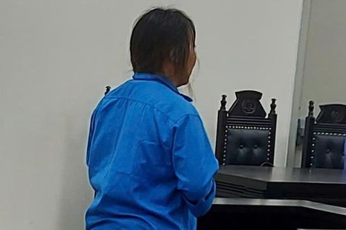 Người đàn bà mạo nhận là cán bộ huyện lừa cấp 'sổ đỏ'