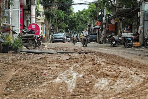 Hà Nội: Đường Thanh Bình bị đào bới gây mất an toàn giao thông