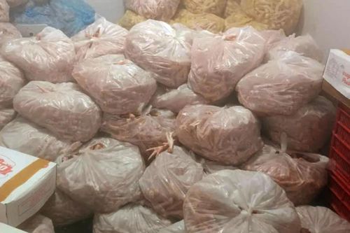 Hà Nội: Thu giữ gần 1 tấn chân gà, thịt trâu bẩn