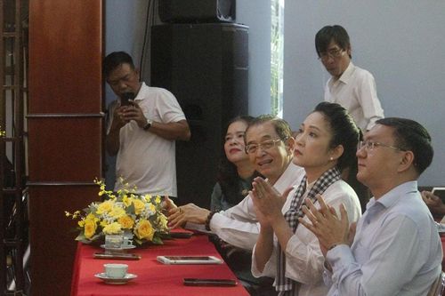 Ra mắt sách 'Đoàn văn công giải phóng R một dấu ấn lịch sử'