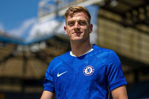 Chelsea công bố tân binh đầu tiên