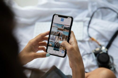 'Cờ rinh', 'seen không rep' và mặt trái giao tiếp số của gen Z