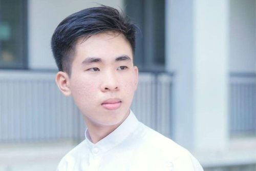 Viết thơ trong đêm gác, giờ nghỉ đường hành quân