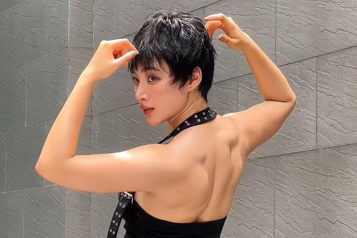 Angela Phương Trinh khoe cận cảnh cơ bắp