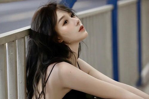 Giới trẻ Trung Quốc khóc lóc ở Tử Cấm Thành, bệnh viện tâm thần