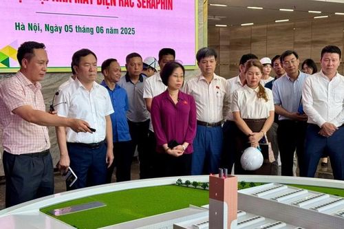 Đại biểu Quốc hội lắng nghe ý kiến, kiến nghị liên quan đến vận hành điện rác