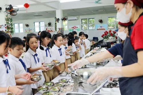 Hỗ trợ bữa trưa - không chỉ là con số 30 ngàn đồng