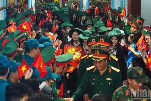 Lực lượng cán bộ, chiến sĩ lên tàu ra bắc diễu binh 80 năm Quốc khánh