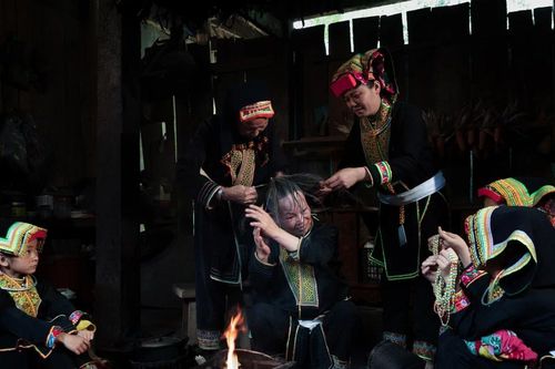 Giữ nếp sống Dao qua mái tóc sơn