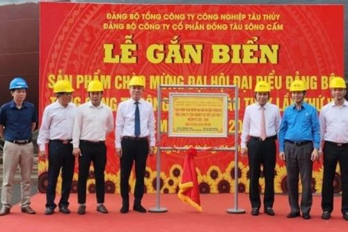 Gắn biển 3 công trình, sản phẩm chào mừng Đại hội Đảng bộ SBIC
