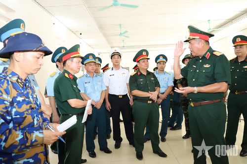 Thiếu tướng Huỳnh Tấn Hùng kiểm tra công tác bảo đảm hậu cần cho lực lượng thực hiện nhiệm vụ diễu binh, diễu hành