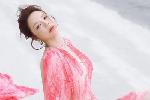 Xuất hiện tựa 'nàng thơ' dịu dàng tại Hạ Long, Lý Nhã Kỳ 'tiết lộ' tín hiệu tích cực về một đám cưới không xa