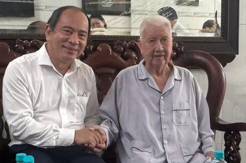 Giám đốc Sở Y tế TPHCM thăm, chúc thọ người cao tuổi tiêu biểu