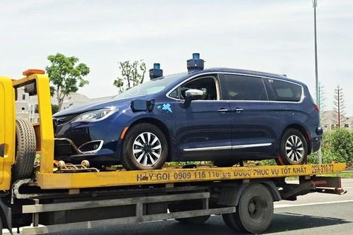 Chrysler Pacifica 'đối thủ' Kia Carnival lộ diện tại Hà Nội