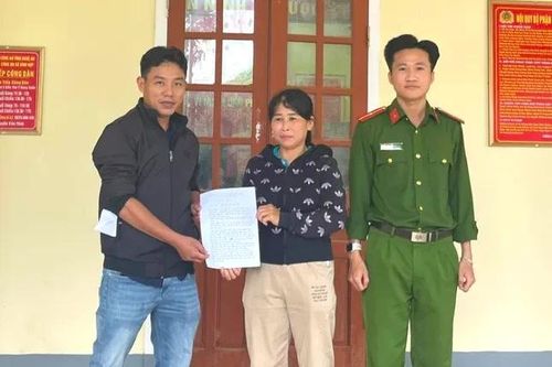 Trao trả 900 triệu đồng cho người chuyển nhầm vào tài khoản
