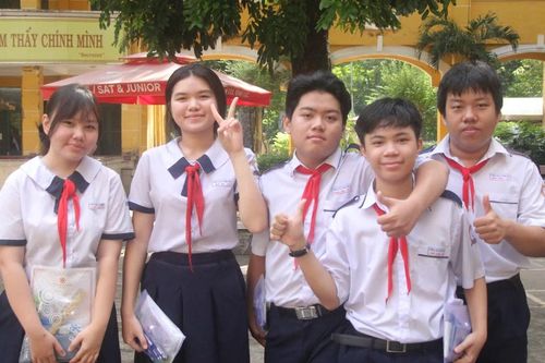 Hơn 76.000 thí sinh TPHCM làm thủ tục thi vào lớp 10