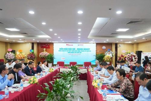 Nhà báo đối mặt với AI để đồng hành cùng doanh nghiệp