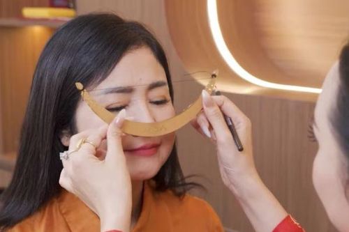 Nhiều NSND, NSƯT quảng cáo làm chân mày dán mác phong thủy