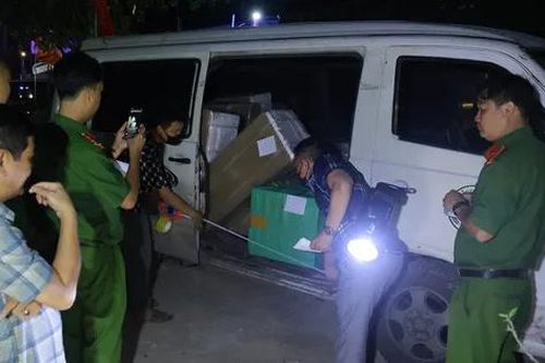 Trong vòng 20 phút, bắt 3 vụ vận chuyển hàng lậu trên quốc lộ