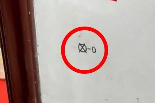 Bị trộm đánh dấu trên tường nhà, gia chủ 'dở khóc dở cười' khi biết sự thật