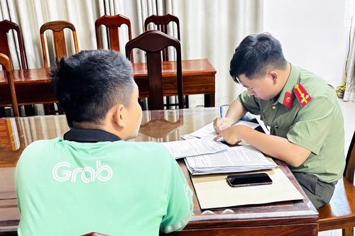 Tài xế công nghệ bất ngờ nhận hơn 1,7 tỷ đồng từ tài khoản lạ