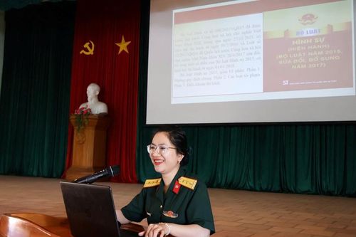 Viện kiểm sát Quân sự khu vực 72 phổ biến, giáo dục pháp luật tại Trung đoàn 812