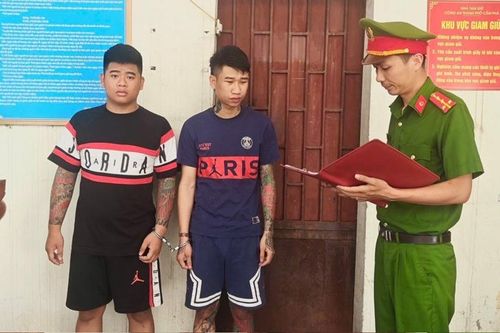 Tạm giữ hình sự hai du khách hành hung người trên đảo Cô Tô