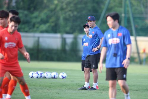 Điểm tựa của HLV Kim Sang-sik để thắng Malaysia; Ronaldo giúp Bồ Đào Nha đánh bại Đức