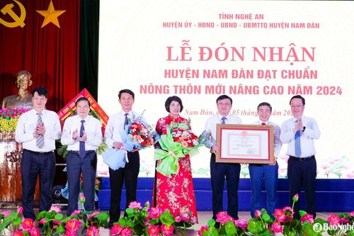 Huyện Nam Đàn đón Bằng công nhận huyện đạt chuẩn nông thôn mới nâng cao