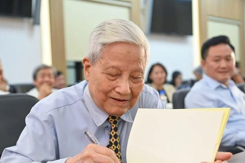 'Tinh hoa cách mạng Việt Nam' qua lăng kính của nhà báo lão thành Hà Đăng