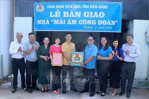 Sắp xếp cán bộ khi giải thể tổ chức công đoàn trong cơ quan Nhà nước
