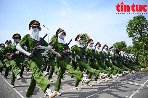 Vượt nắng hè, rèn ý chí, luyện tập diễu binh Kỷ niệm 80 năm Cách mạng Tháng Tám và Quốc khánh 2/9