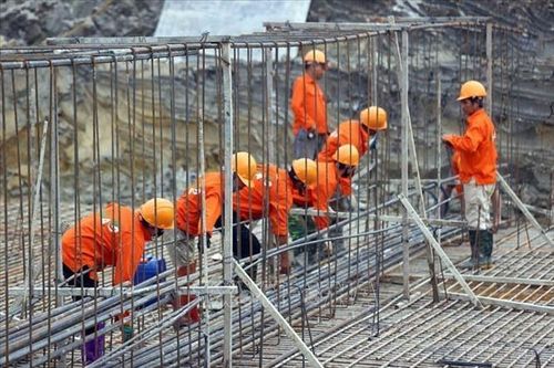 Vượt nắng, thắng mưa đưa dự án đường dây 500KV Lào Cai- Vĩnh Yên về đích