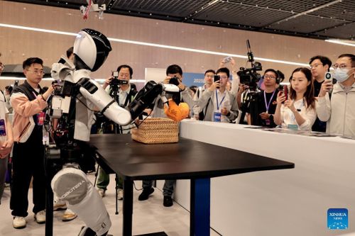 Cuộc đua tạo robot hình người tân tiến nhất thế giới giữa Trung Quốc và Mỹ