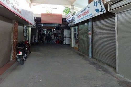 Hàng trăm kiot ở chợ truyền thống đóng cửa ngừng kinh doanh