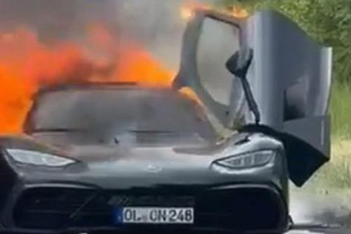 Xe triệu USD Mercedes-AMG One bốc cháy không lý do