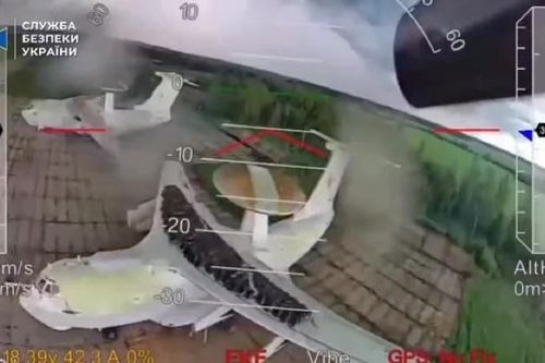 Chi tiết lạ trong video UAV Ukraine tập kích máy bay 'mắt thần' A-50 của Nga