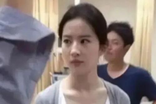 Lưu Diệc Phi lộ khoảnh khắc mặt mộc, gây sốt mạng xã hội