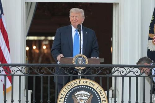 Ông Trump ký lệnh cấm nhập cảnh đối với 12 quốc gia