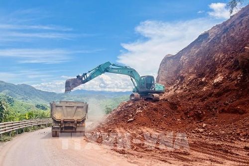 Quốc lộ 15D tăng tốc về đích, mở lối thông thương La Lay
