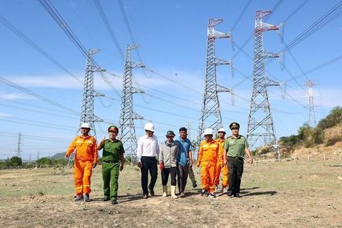 'Chìa khóa' nâng cao nhận thức cộng đồng bảo vệ hành lang lưới điện