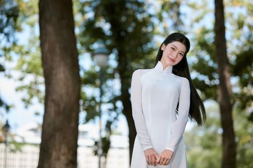 Nữ sinh Hà Nội trúng tuyển 3 đại học tốp đầu cả nước, nhan sắc cũng 'không phải dạng vừa'
