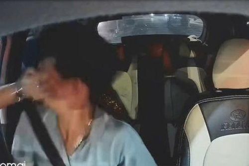 Tạm đình chỉ nhân viên trạm thu phí sau hành động thiếu chuẩn mực với tài xế