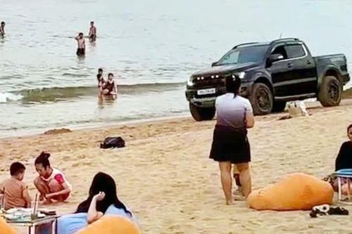 Ngang nhiên lái xe gây náo loạn bãi biển: Khi ý thức pháp luật bị xem nhẹ